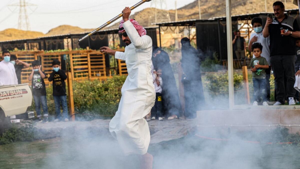 Taashir is a war dance performed in Taif
