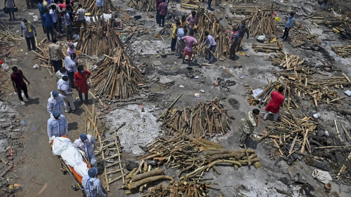 Family members and relatives prepare the funeral pyre