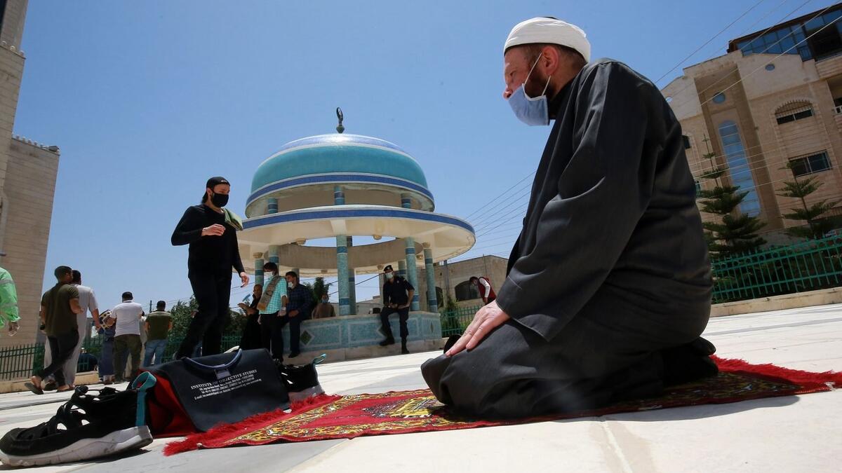 الأردن: لم يصدر قرار رسمي بهذا الشأن حتى هذه اللحظة، ولكن التلميحات تشير الى حظر صلاة التراويح في المنازل.