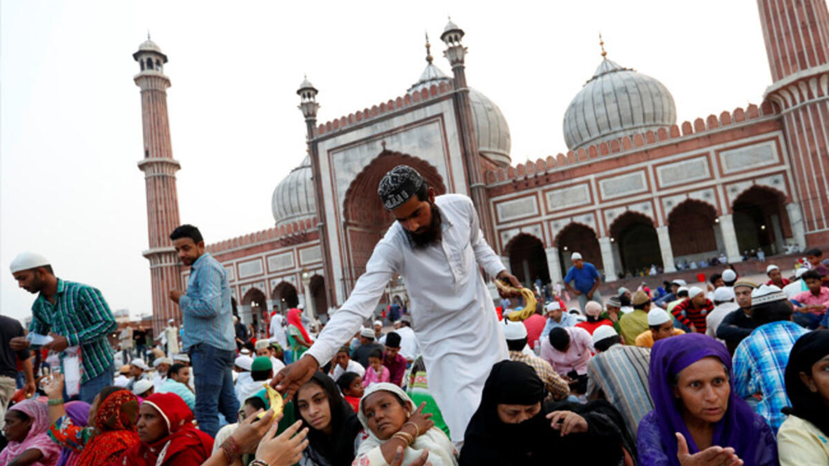 الهند: بعض المساجد في الهند، تواصل ختم القرآن في التراويح كل يومين أو 3 أيام ويسمونها "شَبينهْ" أي "ليليةً"، ومثل هذه التراويح تستمر إلى ما بعد منتصف الليل، بل وإلى الفجر أحيانًا ويُتلَى فيها القرآن بسرعة مذهلة.