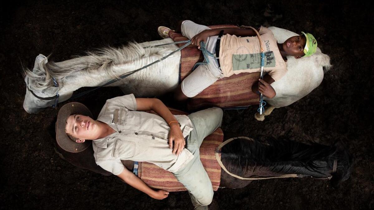 فئة الطلاب: فاز "كونراد هينز" من أكاديمية ستيلينبوش للتصميم والتصوير الفوتوغرافي في جنوب إفريقيا عن مسلسله "المزارعون الشباب" والتي يستكشف فيها تحديات الجفاف والسلامة.