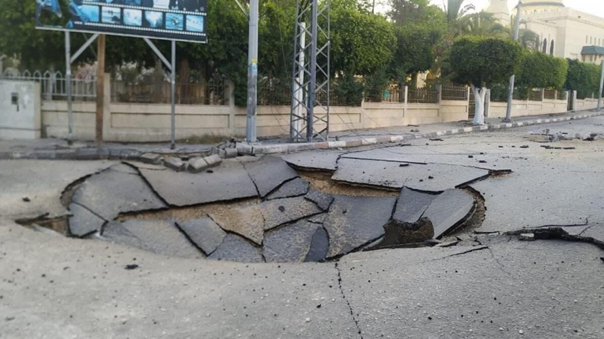 شبكات الصرف الصحي: تضررت شبكات الصرف الصحي بشكل كبير وإمدادات المياه تحت الأرض، بشكل كبير، نتيجة الاستهداف المباشر.