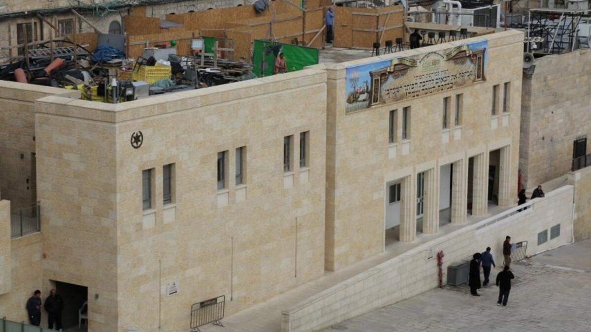 مشروع "بيت شتراوس": يشمل بناء مدرسة دينية، وكنيسًا يهوديًّا، ومركزًا متقدمًا لعمليات الشرطة، وقاعة لشرح المزاعم والروايات التلمودية، وقاعة استقبال كبيرة، وعشرات الحمّامات العامة، وغرف تشغيل وصيانة ويبعد 50 مترًا عن سور الأقصى الغربي.