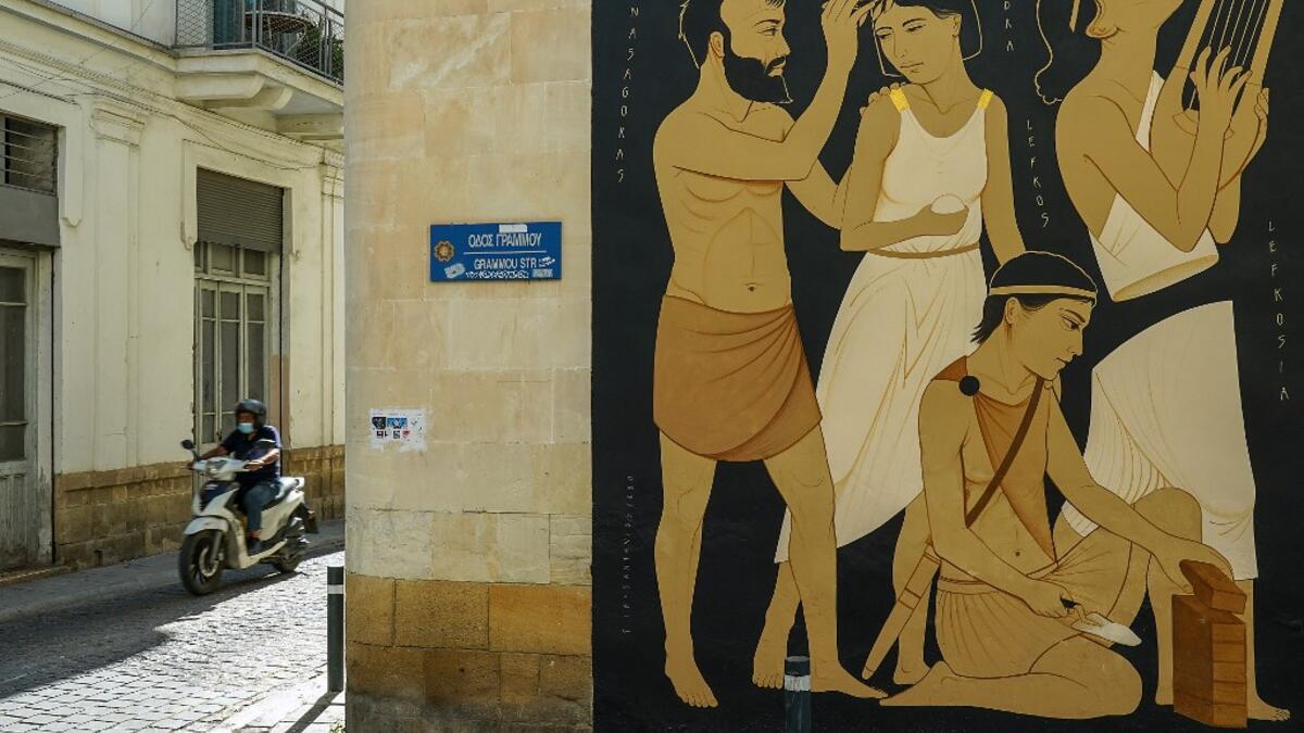 Fikos tries to combine ancient Greek mythology with the Byzantine iconography