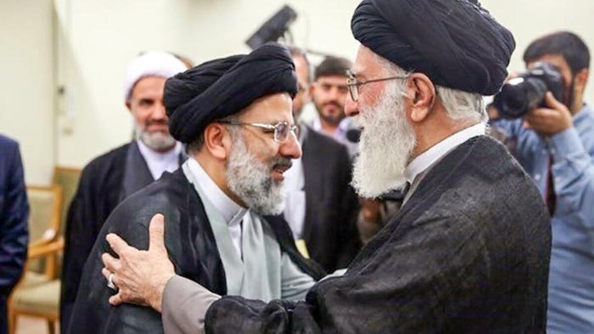 تتلمّذ رئيسي على يد علماء كبار كآيات الله علي مشكيني، نوري الهمداني وفاضل لنكراني، كما حضر أبحاث الخارج في الفقه والاصول عند آية الله علي الخامنئي، وآية الله مجتبى الطهراني وآية الله المرعشي النجفي.