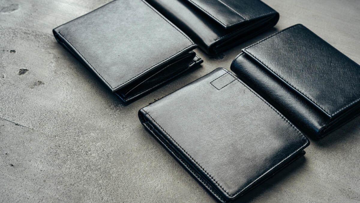 1. محفظة جلدية