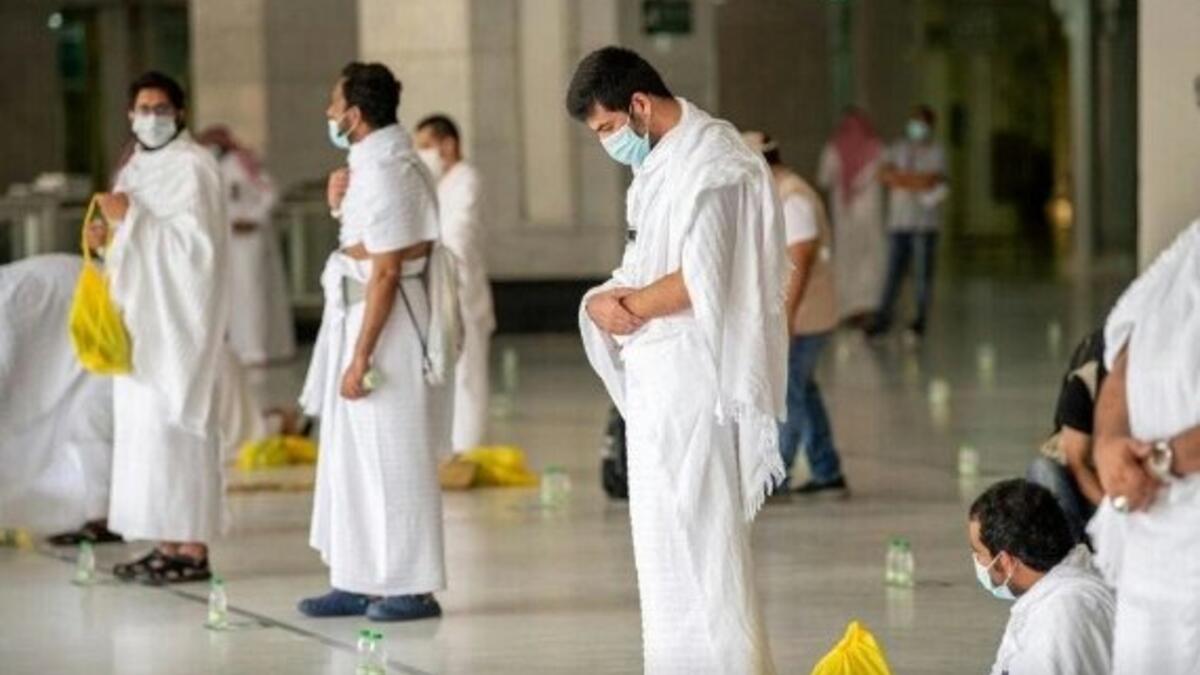 السماح لـ60 ألفًا فقط من المواطنين والمقيمين لأداء مناسك الحج.