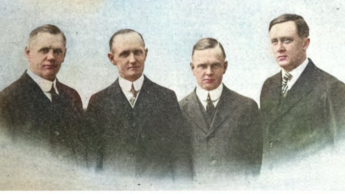 هارلي-ديفيدسون: صمم وليام سيلفستر هارلي في عام 1901 دراجة هوائية بمحرك صغير بسعة 116 سنتيمتر مكعب وأربع بوصات (102 ملم).