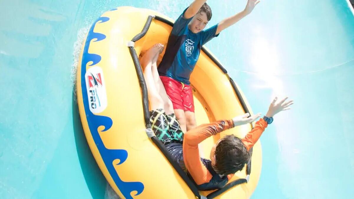 لاجونا ووتر بارك: يتميّز شاطئ "لا مير" بأجوائه الهادئة وموقعه الرائع بالقرب من البحر. وتُعدّ حديقة "لاجونا ووتر بارك" إحدى أروع الوجهات الشاطئية في دبي وتضمّ مجموعة من الجولات المائية الضخمة والشيّقة والألعاب المخصصة للأطفال ليمضي الجميع أجمل الأوقات. (لاجونا ووتر بارك"، "لا مير"، جميرا 1، دبي)