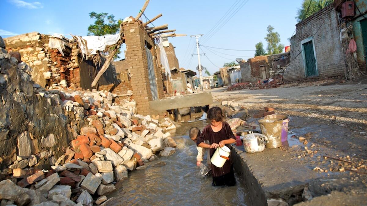 باكستان: لقي أكثر من 20 شخصًا مصرعهم في حوادث متعلقة بالأمطار في مقاطعة خيبر بختونخوا في شمال باكستان خلال الأيام العشرة الماضية، فيما انهارت أسقف وجدران المساكن الهشة أو الفقيرة العديد من المجتمعات معرضة لظروف مناخية قاسية.