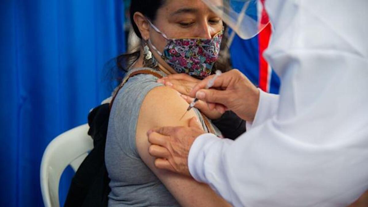 لدى المتحور "مو" طفرات تشير إلى أنه يمكن أن يكون أكثر مقاومة للقاحات، كما كان الحال مع متحور بيتا. (بحسب منظمة الصحة العالمية)