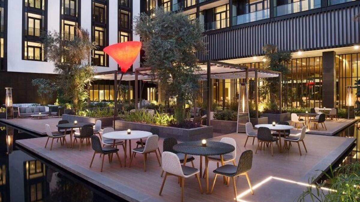 يقع فندق وأجنحة لافيل سيتي ووك La Ville Hotel & Suites في دبي، ويبعد 1.8 كم من برج خليفة، و2.1 كم من نافورة دبي.  اشعر وكأنك في منزلك عند الإقامة في واحدة من 156 غرفة ضيافة مكيفة