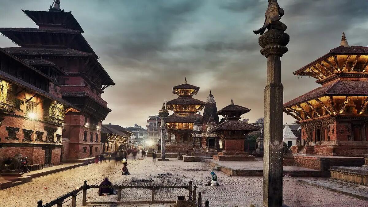 المركز الثامن: نيبال، تشتهر الدولة الواقعة في جبال الهيمالايا بأنها موطنًا لثمانية قمم من أصل 14 قمة يبلغ ارتفاعها 8000 متر، بما في ذلك أعلى جبل إفرست في العالم، وبالإضافة الى بثقافتها القديمة وهندستها المعمارية التقليدية.