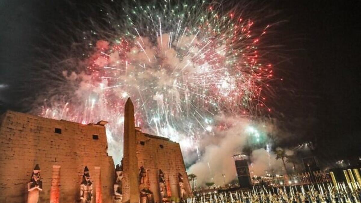 بدأ ترميم طريق الكباش عام 2005 من أجل إزالة أطنان من الرمال والأتربة بعمق نحو ستة أمتار تحت سطح الأرض حيث عثر على نحو 1200 تمثال أعيد ترميم بعضها ونصْبه على جانبي الطريق.