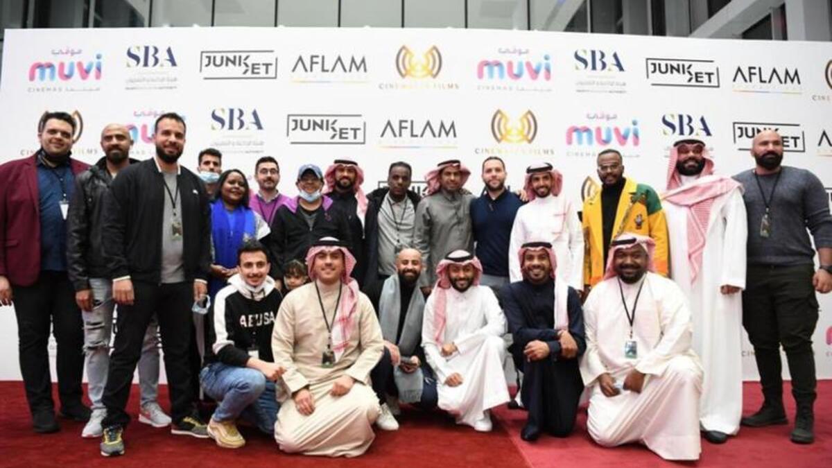 طاقم العمل: فيصل الدوخي،  أضوى فهد، راوية أحمد، عجيبة الدوسري، شبيب الخليفة، مهند الصالح.