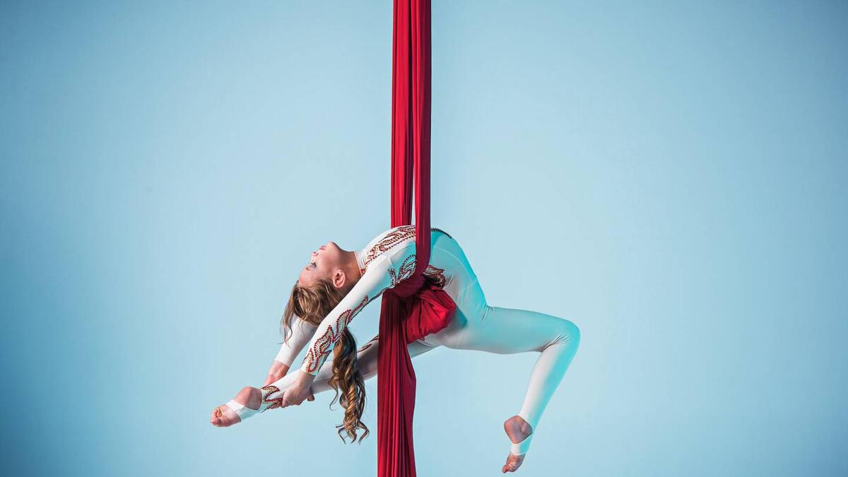 كونراد أبوظبي أبراج الاتحاد يقدم تجربة مسائية ذات الطابع السيرك، مع راقصين والأكروبات الموهوبين بأساليب بهلوانية معقدة مع جلسة رائعة لشرب الشاي وتناول الكيك، كل خميس إلى سبت؛ عرضان يقامان في 1 -3:15 مساء على التوالي؛ مقابل 325 درهمًا للشخص البالغ و 285 درهمًا للأطفال دون سن 12.