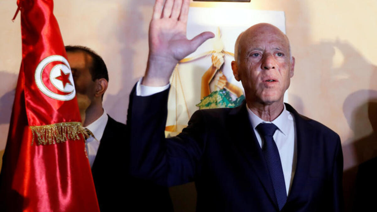 يوليو: أعلن الرئيس التونسي قيس سعيّد في 25 يوليو اللجوء إلى الفصل 80 من دستور 2014 الذي يخول له اتخاذ "تدابير استثنائية" في حال وجود "خطر داهم" على البلاد. وبمقتضى ذلك أعلن إعفاء رئيس الحكومة وتجميد عمل البرلمان.