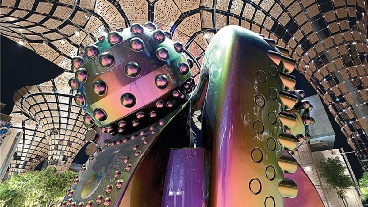 ليالي الجلسات - دبي إكسبو: سلسلة من الأمسيات يجتمع فيها فنانون من مختلف أصقاع العالم في بيئة متنوّعة وساحرة تستمر لغاية شهر مارس 2022، وسيجتمع نجمَي ثنائي البوب من الهند باريخ وسينغ، والمغني المقيم في الإمارات روني سركيس والثلاثي الموهوب "نون"، مع أجمل الإيقاعات الإلكترونية للفرقة العربية "آز بير كاسبر".