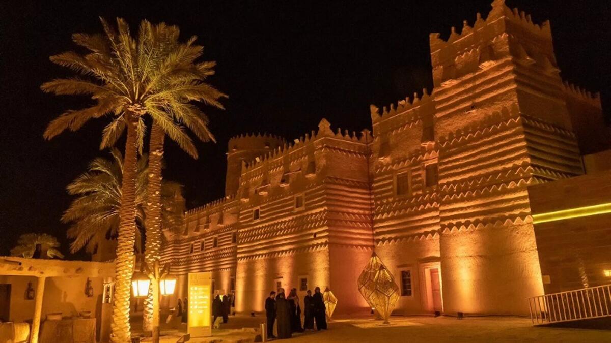 تضم العاذرية كافيه لادوريه، وسيناترا، ومقهى هاون.  (يمكن الحجز عن طريق تطبيق ذا شيفز)