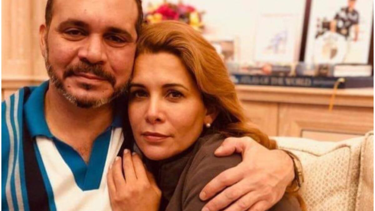 الأميرة هيا: وصف شقيقته الأميرة هيا بالتوأم وبأنهما يحملان نفس الأفكار، وهي من كانت تحرص على إتمام واجباته المدرسية قبل توجههما إلى المدرسة.