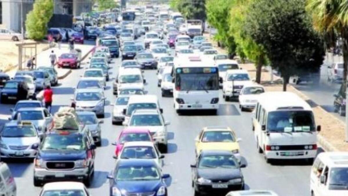 الكتابة أو الرسم أو أي ما يحكمهما وكذلك الكتابة على وسائل النقل أو على الأماكن العمومية مثل الجدران والمكونات الموجودة دون التراخيص – 100 ريال سعودي.