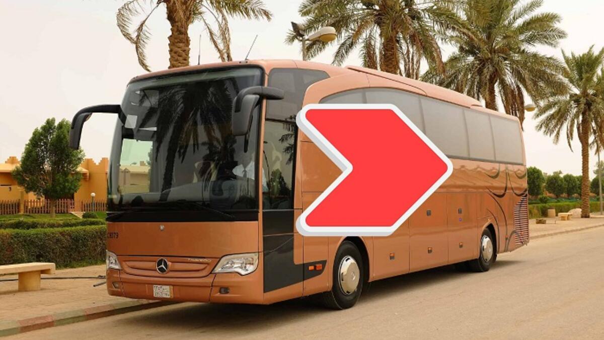 وضع عبارات ورسم صور على وسائل النقل العمومية أو الخاصة فيها أي من أنواع العنصرية أو تشير إلى إثارة العنصرية، أو تدل على الترويج للمخدرات أو المسكرات والتعاطي للمنوعات أو الإباحية - 100 ريال سعودي