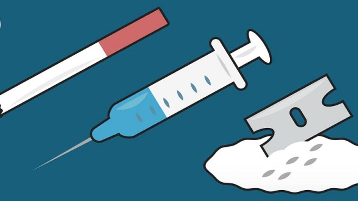 أي من الملابس التي تحمل عبارات أو صور أو أشكال فيها إثارة للعنصرية أو التعاطي أو الإباحية ممنوعة – 500 ريال سعودي.