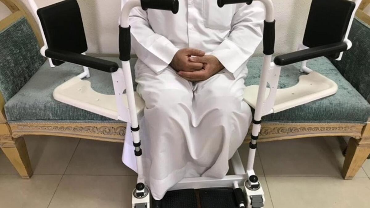 الجلوس في مقاعد ومرافق كبار السن أو الأماكن المخصصة من قبل الحكومة وملاك المباني لذوي الاحتياجات الخاصة – 200 ريال سعودي.