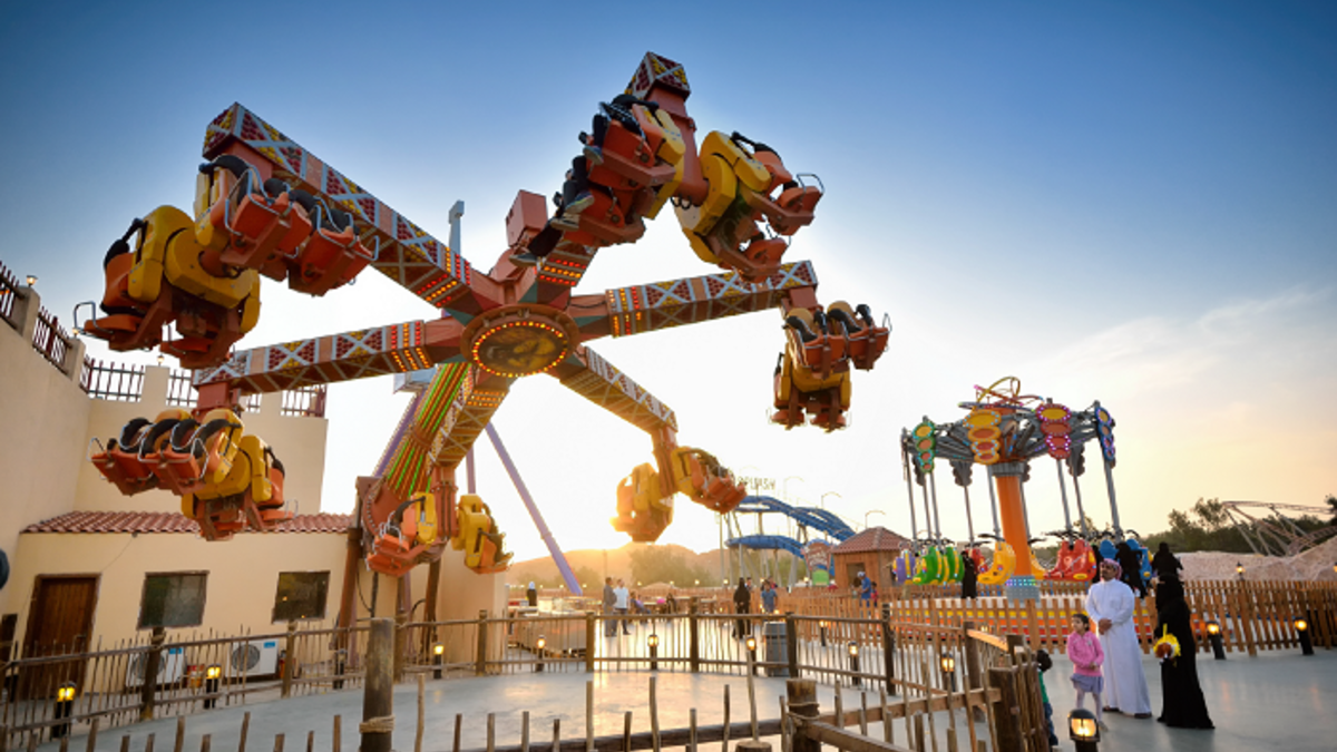 جدة جنغل: أكبر منتجع للحيوانات في المنطقة على مساحة كيلو متر مربع وأكثر من 100 حيوان ما بين الزواحف والطيور النادرة والحيوانات المفترسة وعروض التفاعل المباشر مع الحيوانات ومنطقة ألعاب.