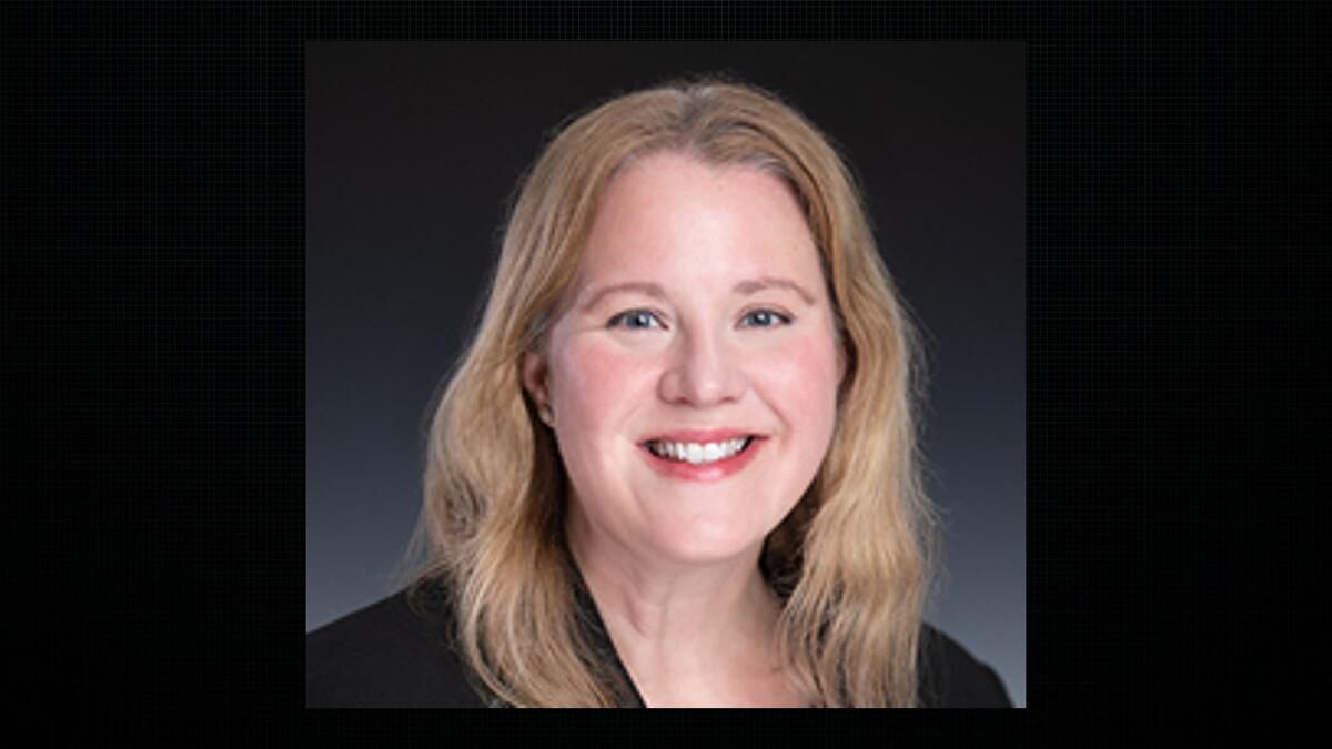 ريبيكا ماكدويل: تخرجت من جامعة بنسلفانيا بدرجة البكالوريوس في العلوم السياسية والاتصالات قبل التحاقها بكلية الحقوق بجامعة فيرجينيا، وهي شريك في التقاضي والتحكيم مع  شركة براون رودنيك للمحاماة.