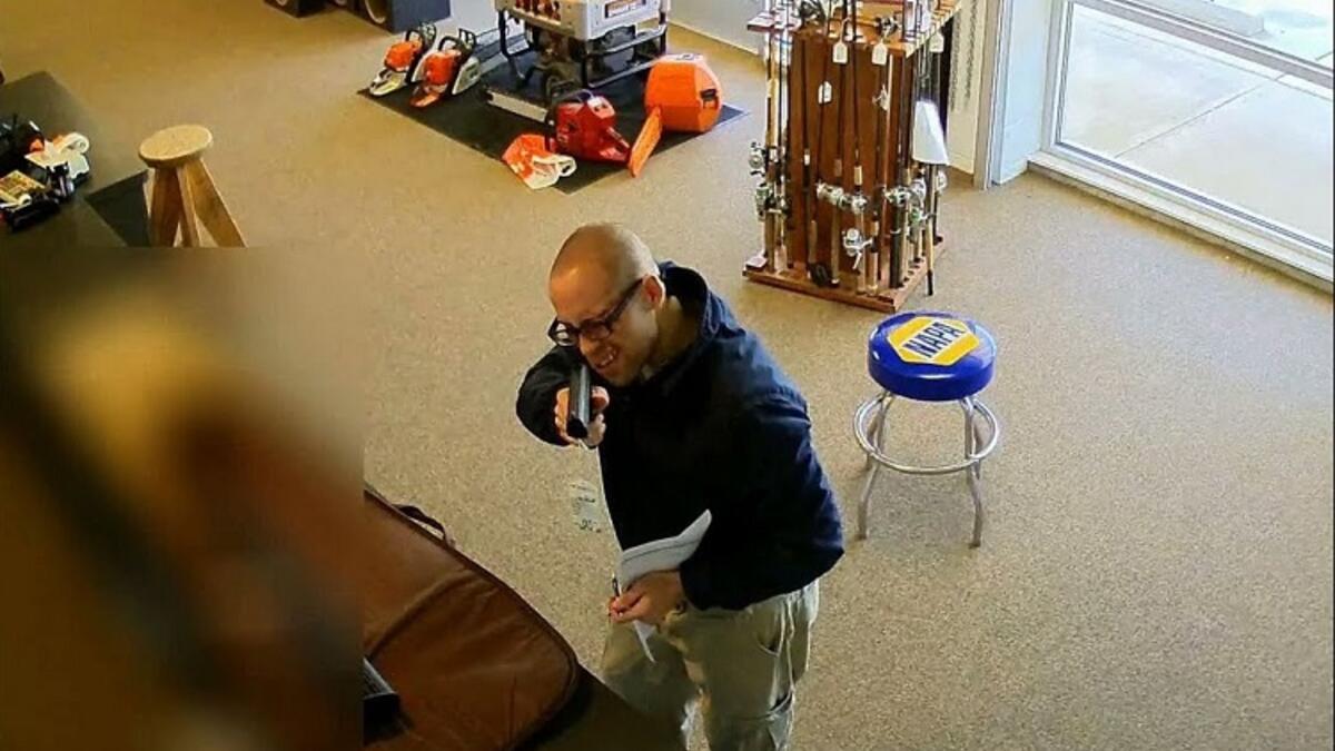 كلية أومبكوا، أكتوبر 2015، 9 قتلى: قتل رجل تسعة أشخاص في مدرسة في روزبورغ بولاية أوريغون، وجرح تسعة آخرين ، ثم قتل نفسه.