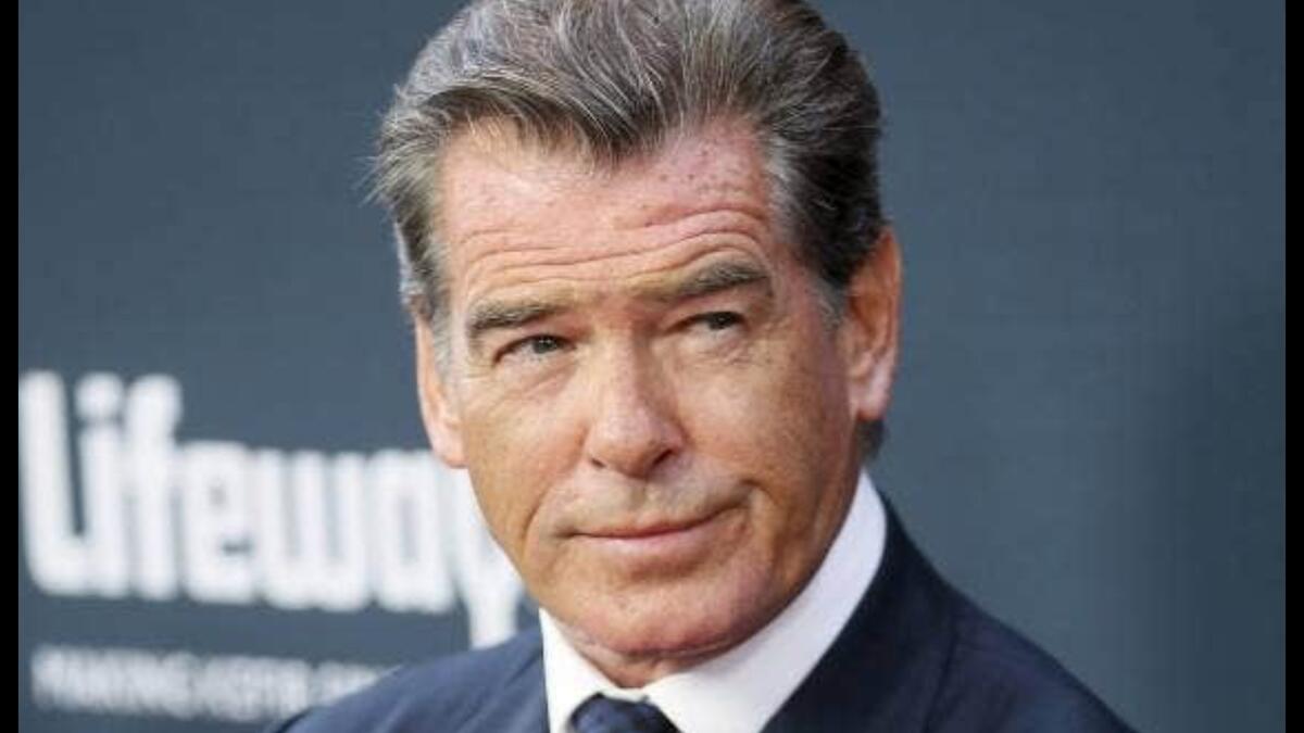 بيرس بروسنان: عانى نجم أفلام جيمس بوند من شلل بيل في عام 1980 لكنه تعافى بعد عدة أسابيع.