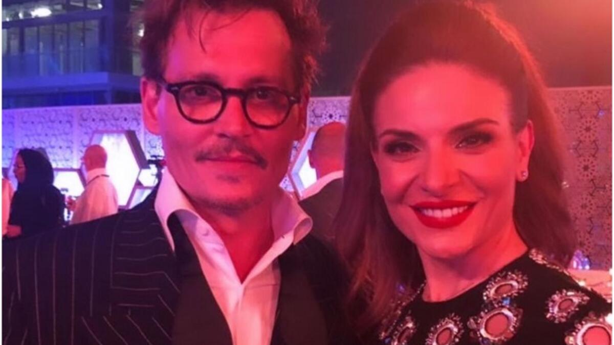 اللبنانية هيلدا خليفة: نشرت صوة لها برفقة جوني ديب وأرفقتها بتعليق قالت فيه: "أنا من أشد داعمي حقوق المرأة. لكن الرجال يمكن أن يكونوا ضحايا أيضًا. وليس كل النساء متماثلات مثلما ليس كل الرجال كذلك".