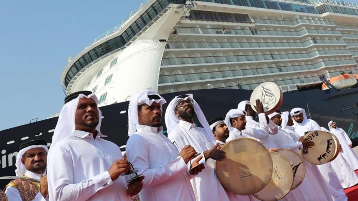 سفن بحرية: استعانت قطر بسفينتين للرحلات البحرية، من أجل توفير 4 آلاف غرفة إضافية لاستيعاب المشجعين الذين من الممكن أن يصل عددهم إلى 1.2 مليون مشجع.