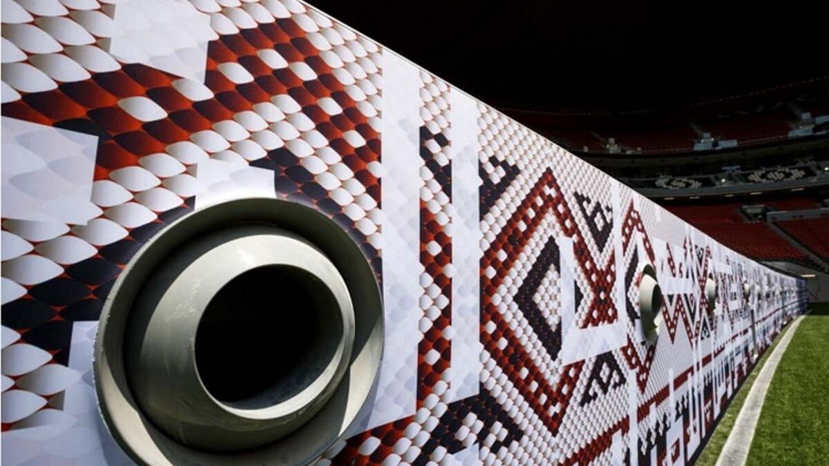 تقنية التبريد: تم تجهيز ملاعب قطر المفتوحة بأنظمة تبريد للحصول على درجة حرارة مثالية للاعبين والمتفرجين خلال المباريات التي تقام في الصيف الحار الذي تتجاوز فيه الحرارة 40 درجة مئوية.