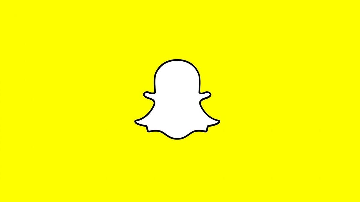 سناب شات – Snapchat: هو تطبيق شائع بشكل خاص للشباب الذين تتراوح أعمارهم بين 34 وما دون. تم تنزيله أكثر من 200 مليون مرة، يمكن استخدامه من أجل المتعة أو العمل. تت
