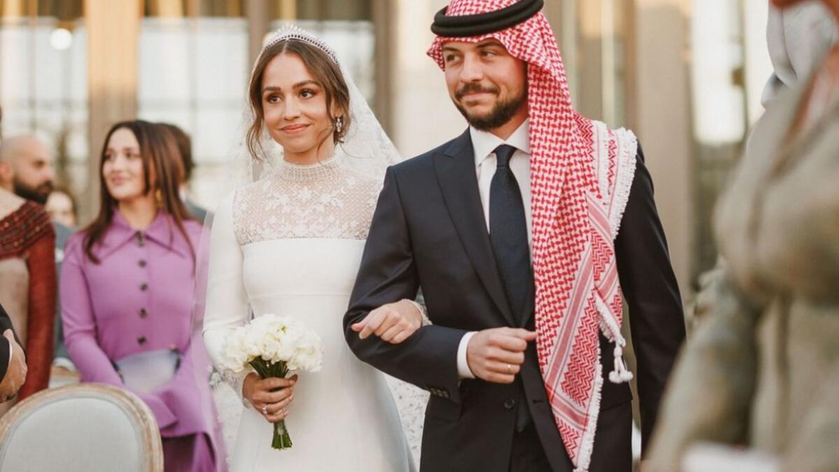 ولي العهد الأمير الحسين بن عبدالله يزف شقيقته الأميرة إيمان بنت عبدالله الثاني إلى زوجها جميل.