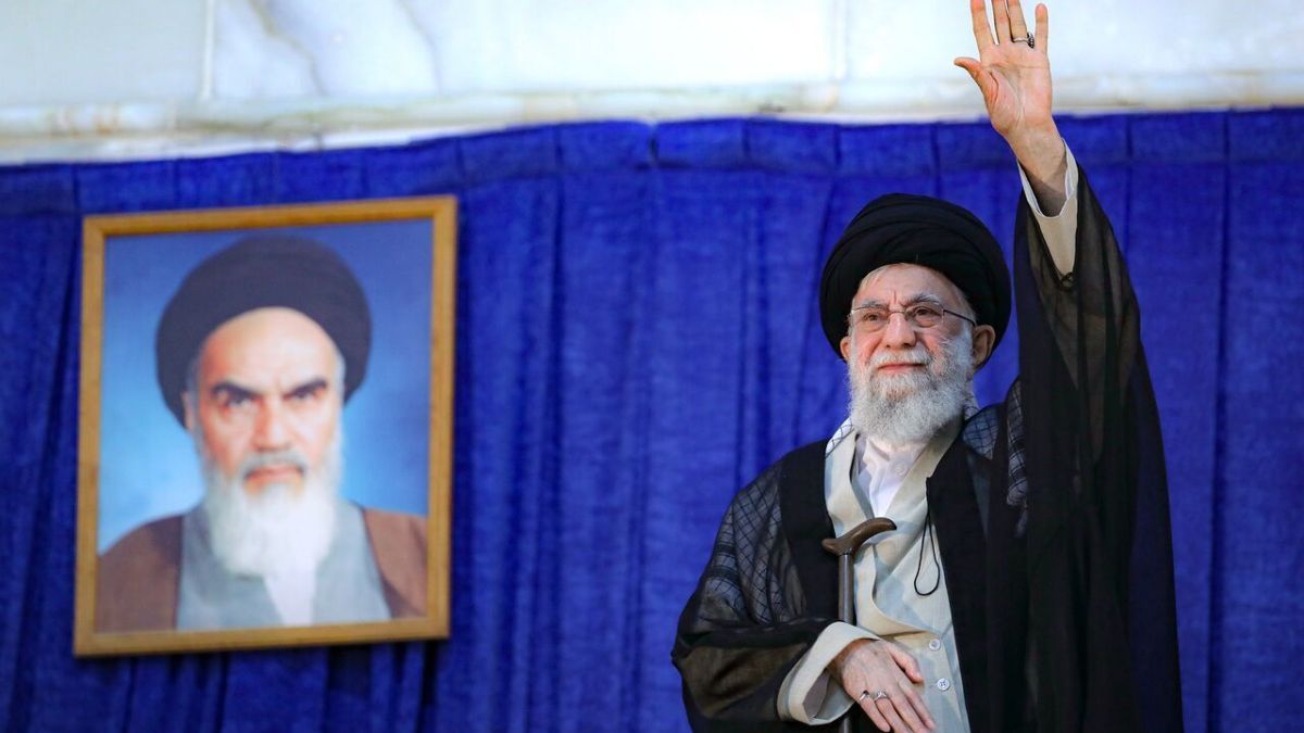 ترأس لجنة تنفيذ أمر الإمام الخميني وهي مؤسسة حكومية مختصة بالشؤون الخيرية