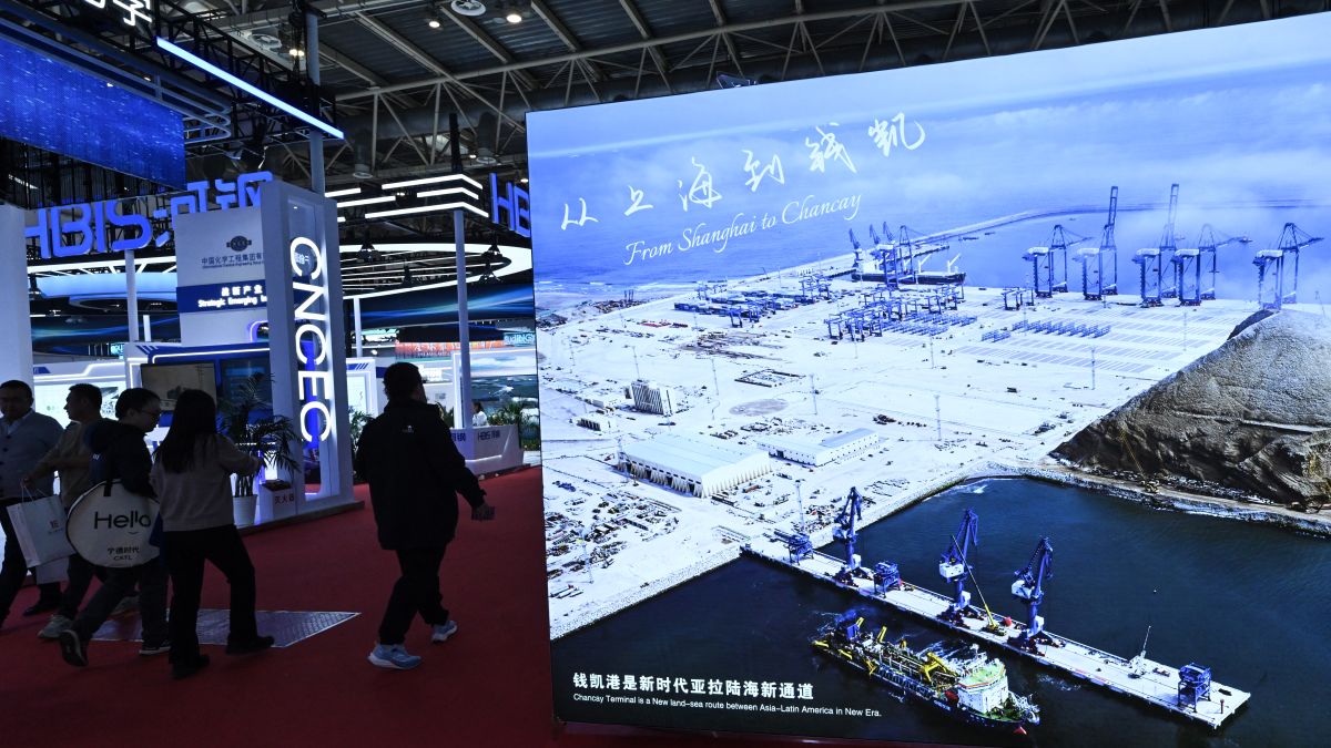 As the world's first national-level expo focusing on supply chains, the event garnered significant attention from multinational companies. About one-third of this year's exhibitors came from abroad, a rise from 26 percent last year, with major global players such as GE Healthcare and SAP confirming their participation in the third edition of the expo. (Photo by Afp)