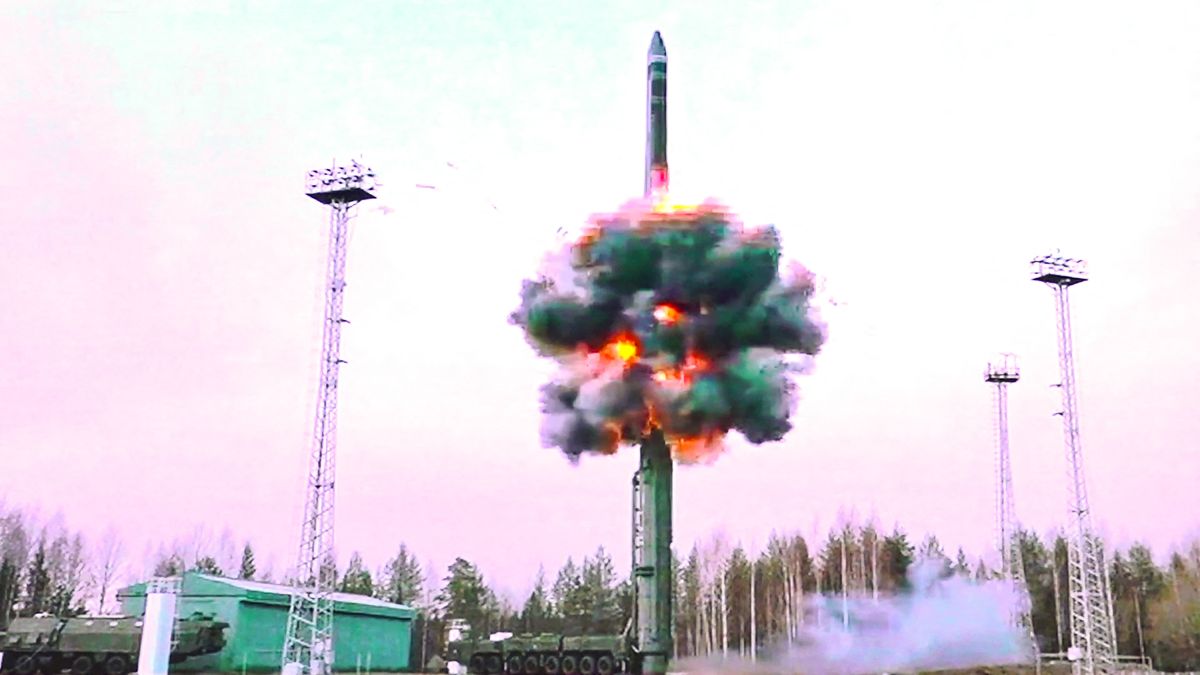 This grab from a handout footage released by the Russian Defence Ministry press service on October 29, 2024, shows the launch of a Yars intercontinental ballistic missile during drills of the strategic deterrence forces. (Photo by Handout / Russian Defence Ministry / AFP)  Britain and Germany Split Over Nuclear Deterrence: “Who Will Pull the Trigger?”