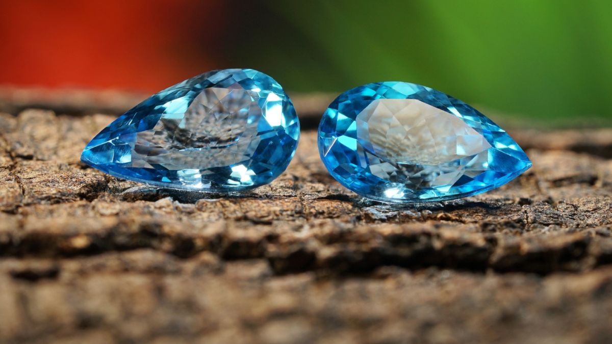 ديسمبر بألوان الأحجار الكريمة: التنزانيت والزركون والفيروز