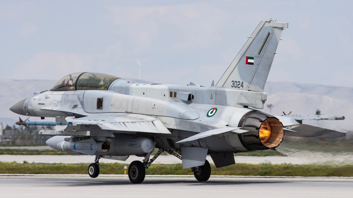 10 مايو 2023: تظهر طائرة إف-16 بلوك 60 "ديزرت فالكون" التابعة للإمارات أثناء هبوطها خلال مناورات "نسر الأناضول 2023"