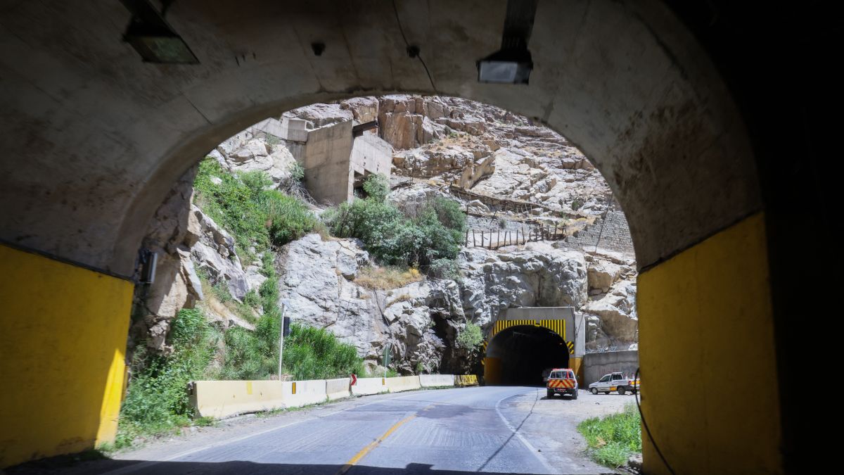 US-Israeli airstrikes hit Karaj bridge, expanding to civilian infrastructure 