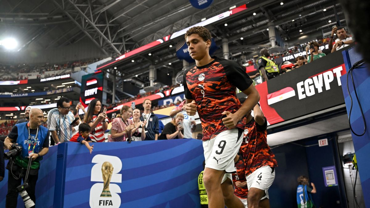 حمزة عبدالكريم مهاجم شباب برشلونة الإسباني خلال تمثيل منتخب مصر في كأس العالم 2026