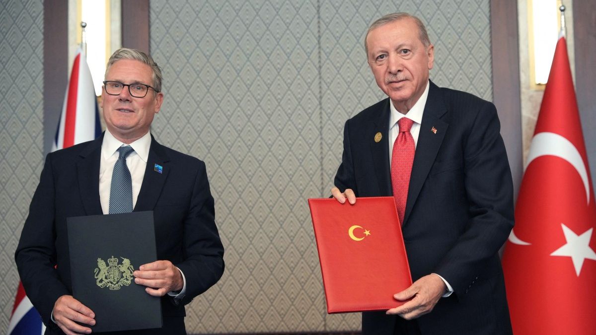 Erdogan with Starmer during Ankara NATO Summit