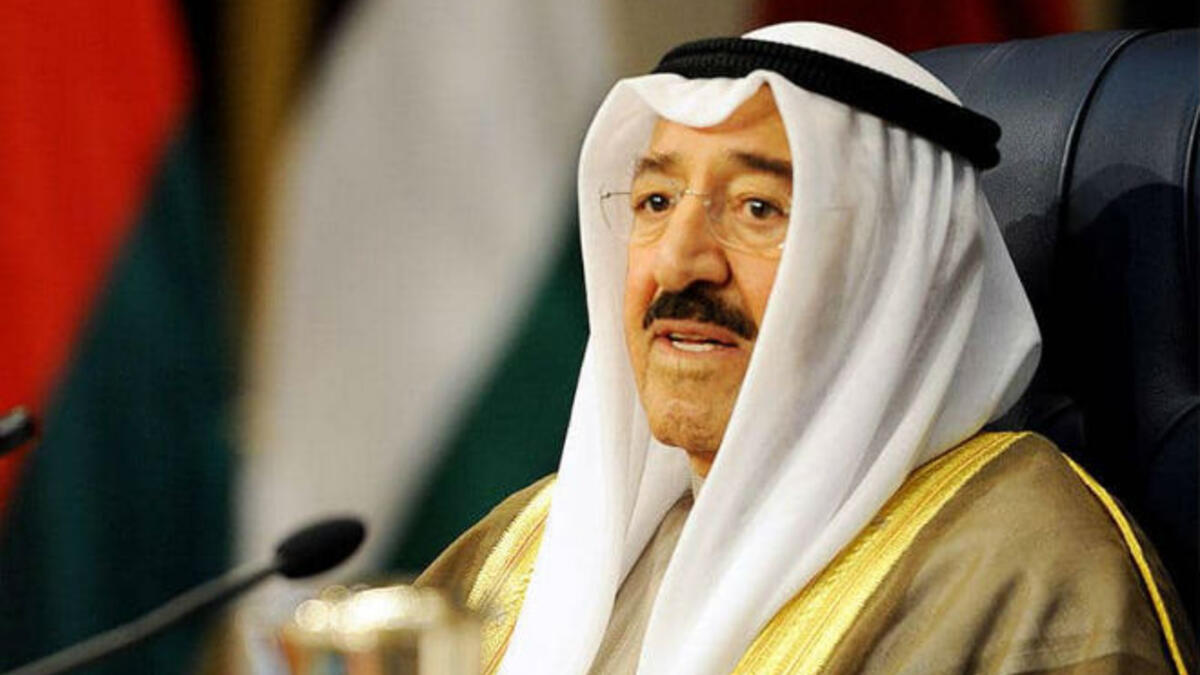 لم يكمل الشيخ صباح الأحمد الصباح تعليمه الجامعي بعد أن تلقى دراسته الأولية في المدرسة المباركية.