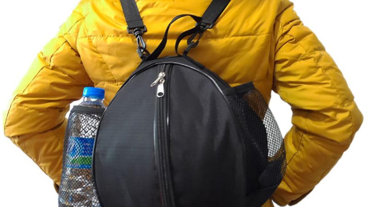 حقيبة المدرسة (الشنطة): يفضل مراعاة كمية الكتب الكثيرة والثقيلة لذلك يجب أن تكون مريحة وخفيفة وذات جرار حتى لا تحمل على الأكتاف، وإن حملت على الكتاف يفضل ان تكون مبطنة بالإسفنج.