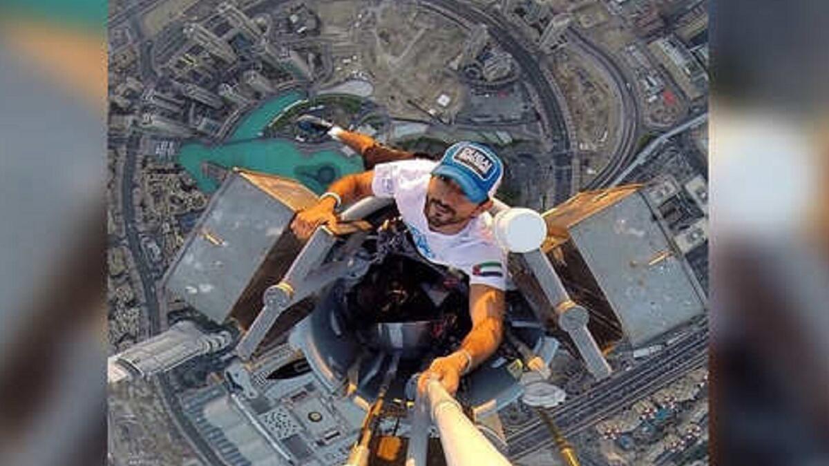 سيلفي فزاع
صعود نائب حاكم دبي حمدان بن محمد آل مكتوم "فزاع"  إلى قمة برج خليفة الأعلى في العالم والتقاط سلفي يظهر مدينة دبي كالأحلام.