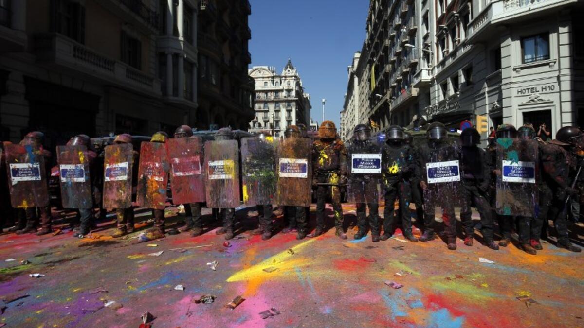 Catalan regional police 'Mossos D'Esquadra' officers, covered in paint, stand guard after clashing with separatist protesters during a counter-protest against a demonstration in support of Spanish police in Barcelona on September 29, 2018. 
Pau Barrena / AFP