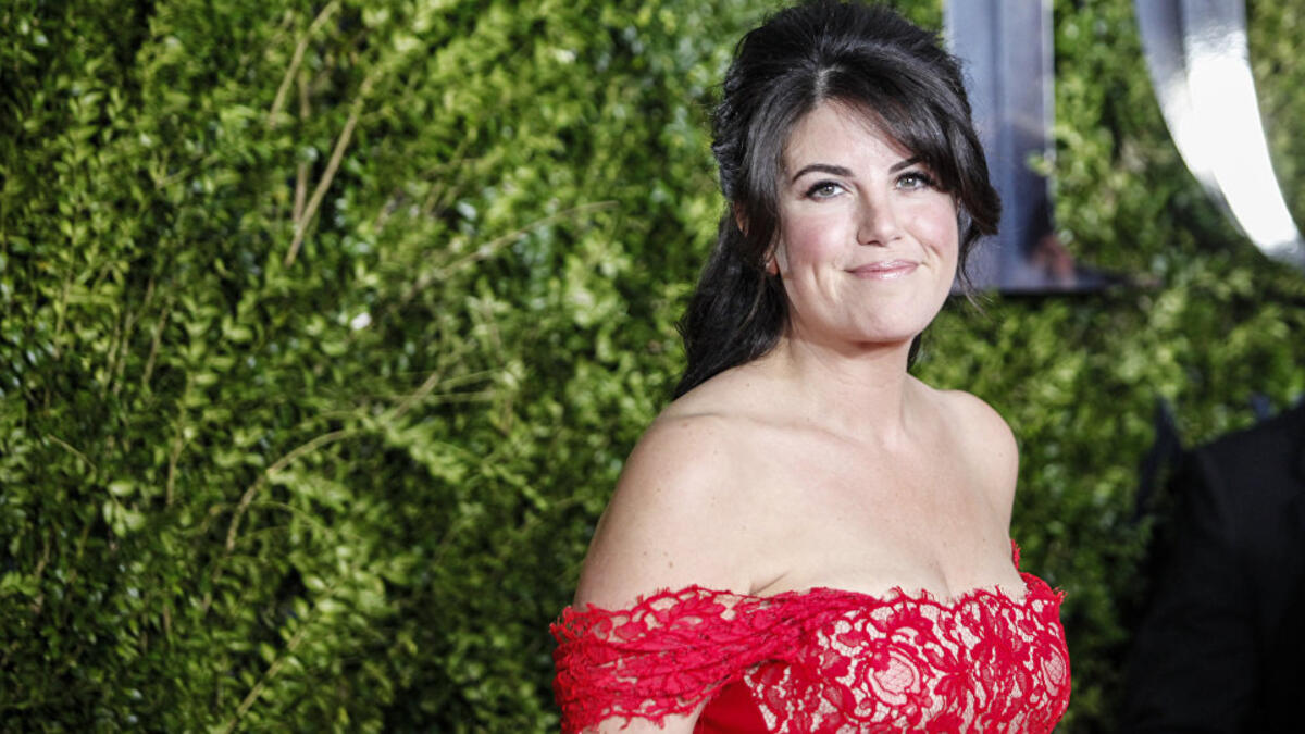 علاقة الرئيس الأمريكي بيل كلينتون بمونيكا لويسكي عم 1995